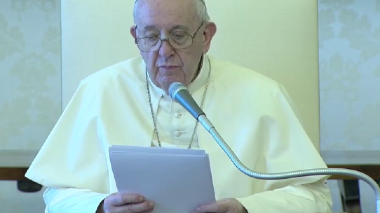 Papa je stabilno i više ne treba mehaničku pomoć za disanje