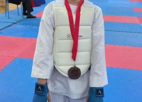 Fotografija 2 - Još jedan dojmljiv nastup karataša Šibenika 1066: Iz Ivanić Grada se vratili s osam medalja