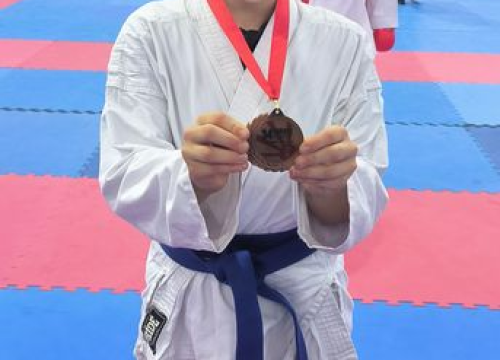 Fotografija 6 - Još jedan dojmljiv nastup karataša Šibenika 1066: Iz Ivanić Grada se vratili s osam medalja