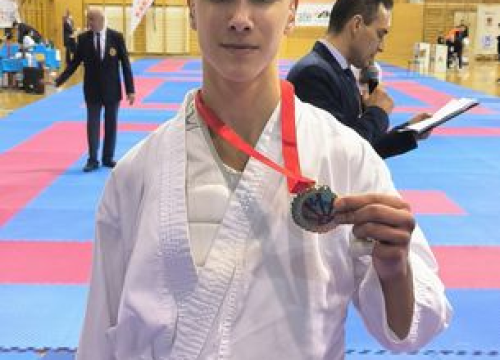 Fotografija 9 - Još jedan dojmljiv nastup karataša Šibenika 1066: Iz Ivanić Grada se vratili s osam medalja