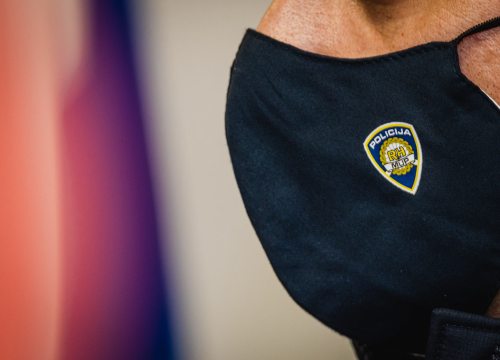 Pijane djevojke divljale u zagrebačkom hotelu, jedna ugrizla policajca