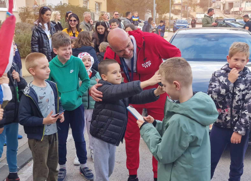 Fotografija 3 - Ivica Tucak ostao bez teksta: Susjedi  na Šubićevcu pripremili mu doček kojem se nije nadao, ali se oduševio