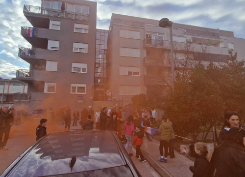 Fotografija 4 - Ivica Tucak ostao bez teksta: Susjedi  na Šubićevcu pripremili mu doček kojem se nije nadao, ali se oduševio