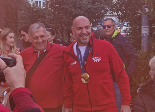 Fotografija 5 - Ivica Tucak ostao bez teksta: Susjedi  na Šubićevcu pripremili mu doček kojem se nije nadao, ali se oduševio