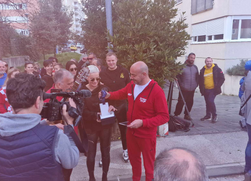Fotografija 16 - Ivica Tucak ostao bez teksta: Susjedi  na Šubićevcu pripremili mu doček kojem se nije nadao, ali se oduševio