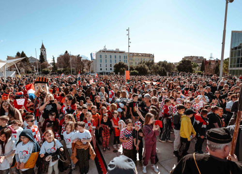 Fotografija 15 - Šibenčani masovno dočekali svjetske prvake, Tucak: 'Gdje god pođem osjećam ljubav koju mi pružate'