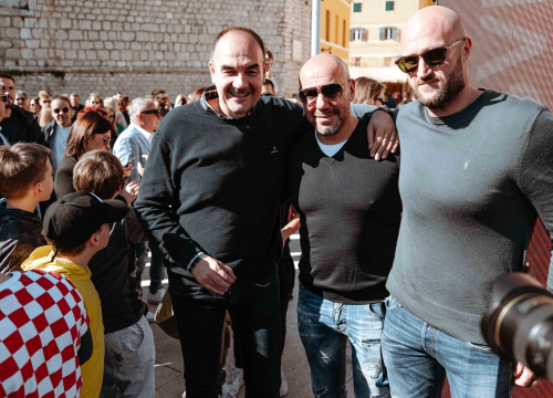 Fotografija 16 - Šibenčani masovno dočekali svjetske prvake, Tucak: 'Gdje god pođem osjećam ljubav koju mi pružate'