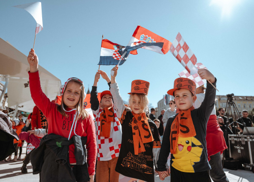 Fotografija 4 - Šibenčani masovno dočekali svjetske prvake, Tucak: 'Gdje god pođem osjećam ljubav koju mi pružate'