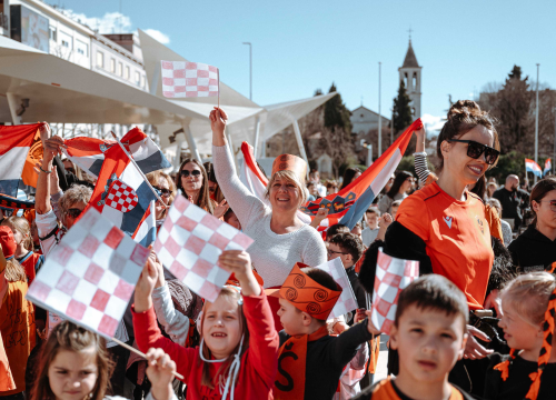 Fotografija 7 - Šibenčani masovno dočekali svjetske prvake, Tucak: 'Gdje god pođem osjećam ljubav koju mi pružate'