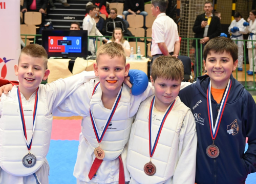 Fotografija 3 - Karate klub Okit iz Slovenije se vratio s pregršt medalja: Njih sedam osvojilo ih šest
