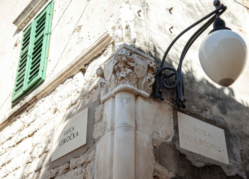 Fotografija 4 - Gradonačelnik obišao obnovljene renesansne i gotičke stupove: 'Stara gradska jezgra nije zaboravljena'