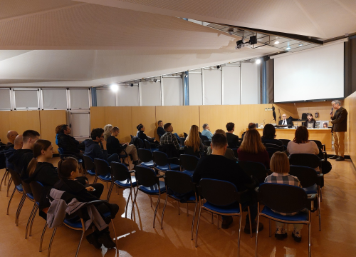 Fotografija 3 - U knjižnici predstavljen roman Tomislava Bašića