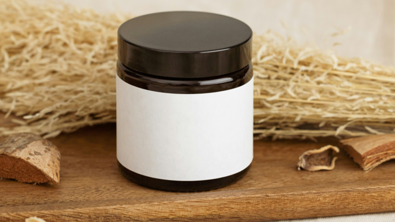 Trik kako u roku minute skinuti naljepnicu bez tragova ljepila