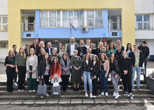 Fotografija 1 - U kninskoj srednjoj školi održano regionalno natjecanje Poslovni izazov 2024. za regiju Jug