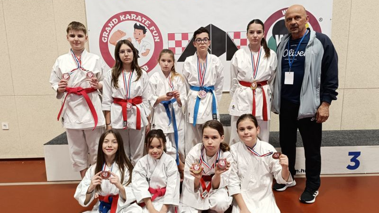 Čak 11 medalja za Karate klub Šibenik na turniru u Ivanjoj Reki