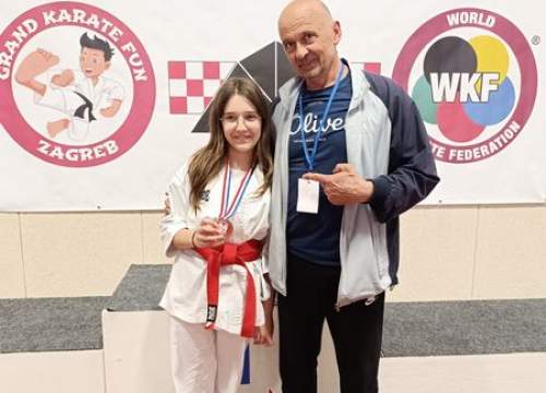 Fotografija 2 - Čak 11 medalja za Karate klub Šibenik na turniru u Ivanjoj Reki