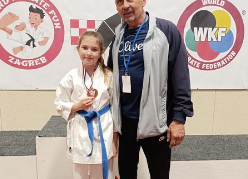 Fotografija 3 - Čak 11 medalja za Karate klub Šibenik na turniru u Ivanjoj Reki