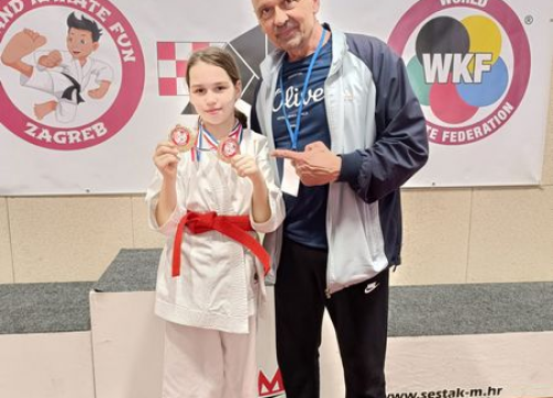 Fotografija 4 - Čak 11 medalja za Karate klub Šibenik na turniru u Ivanjoj Reki