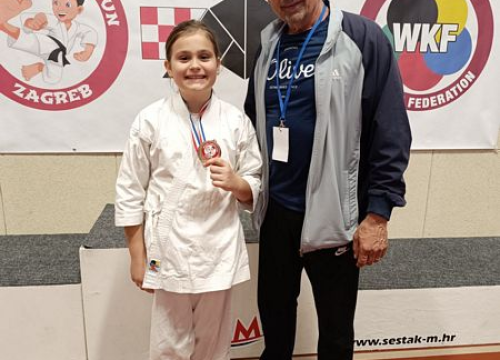 Fotografija 5 - Čak 11 medalja za Karate klub Šibenik na turniru u Ivanjoj Reki