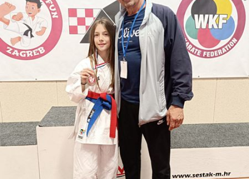 Fotografija 7 - Čak 11 medalja za Karate klub Šibenik na turniru u Ivanjoj Reki