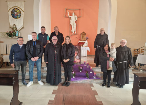 Fotografija 2 - Biskup Rogić obišao župu Krapanj-Brodarica