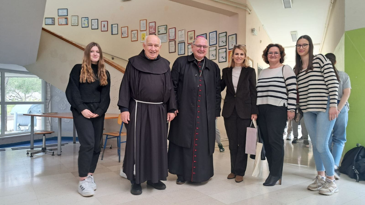 Biskup Rogić obišao župu Krapanj-Brodarica