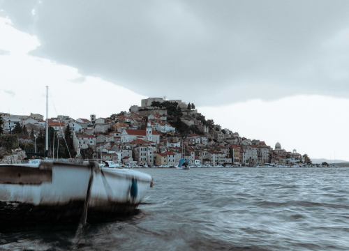 Nedjelja prilično vjetrovita, jugo i kiša i u početku novog tjedna