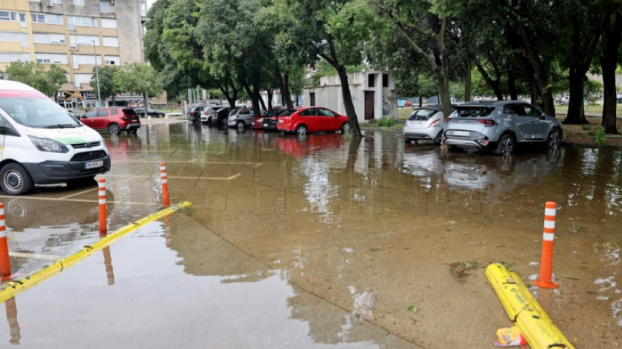 Kaos zbog vremena u Zadru i okolici: Poplavljeni podrumi, garaže i kuće