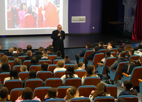 Fotografija 4 - Održan susret krizmanika Šibenske biskupije