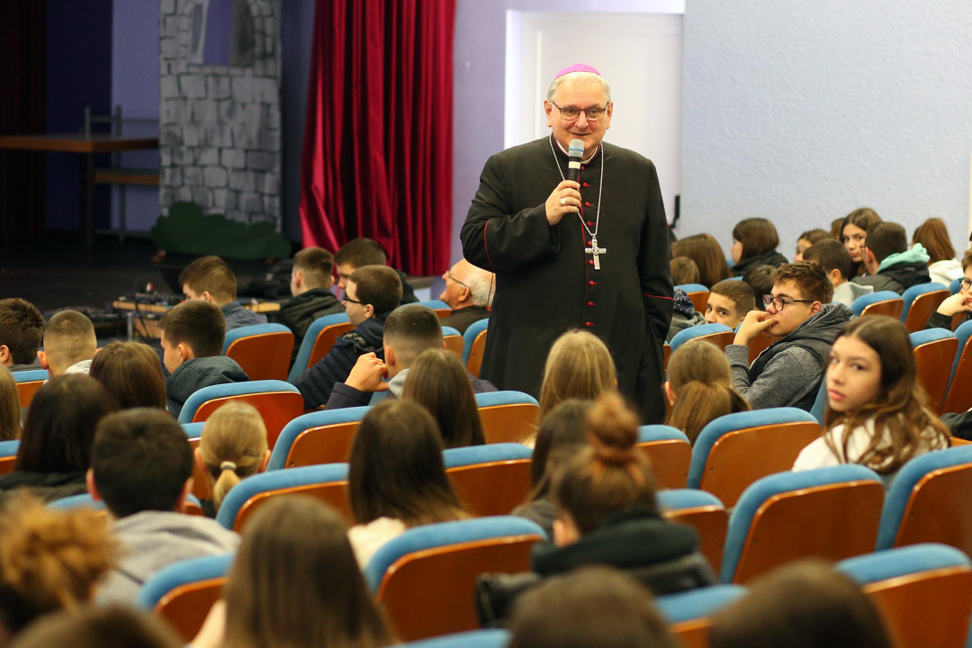 Održan susret krizmanika Šibenske biskupije