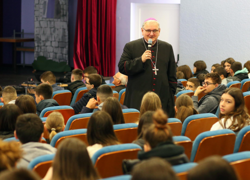 Fotografija 3 - Održan susret krizmanika Šibenske biskupije