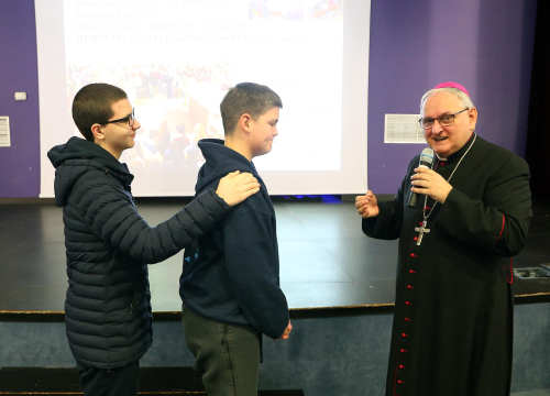 Fotografija 2 - Održan susret krizmanika Šibenske biskupije