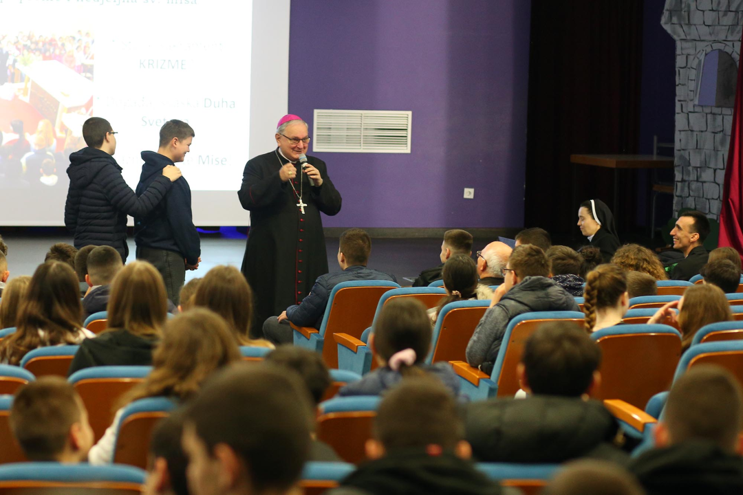 Održan susret krizmanika Šibenske biskupije