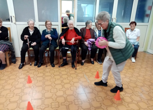 Fotografija 4 - Ekipa iz 'Najljepše mame Hrvatske' posjetila Cvjetni dom i obradovala korisnike