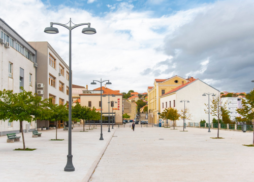 Čak i očajna hrvatska Wikipedija zna da ime Drnišu nisu dali Osmanlije