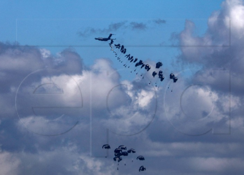 Njemačka u subotu padobranima isporučila prve zalihe pomoći Gazi