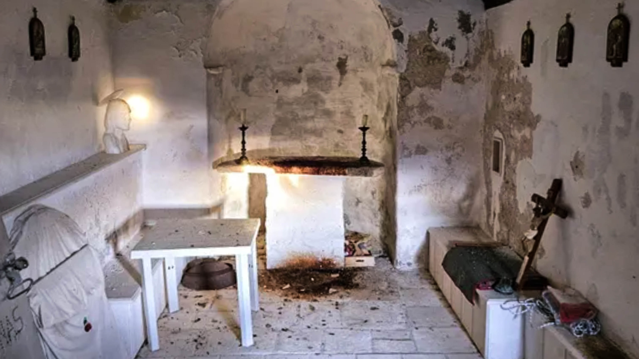 Vandali na Ostrogu provalili u crkvu i roštiljali na oltaru: 'To ni barbarima ne bi palo na pamet'