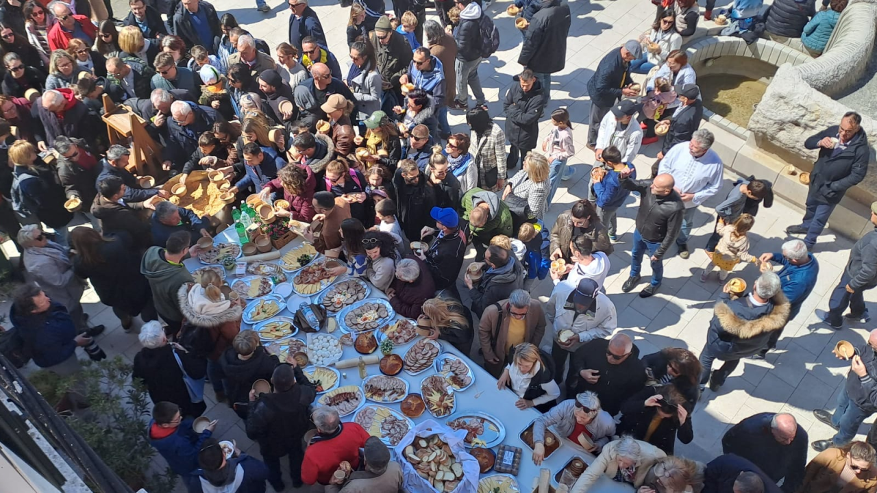 Na Uskrsni ponedjeljak u Skradinu tradicionalni domjenak uz spizu i pjesmu