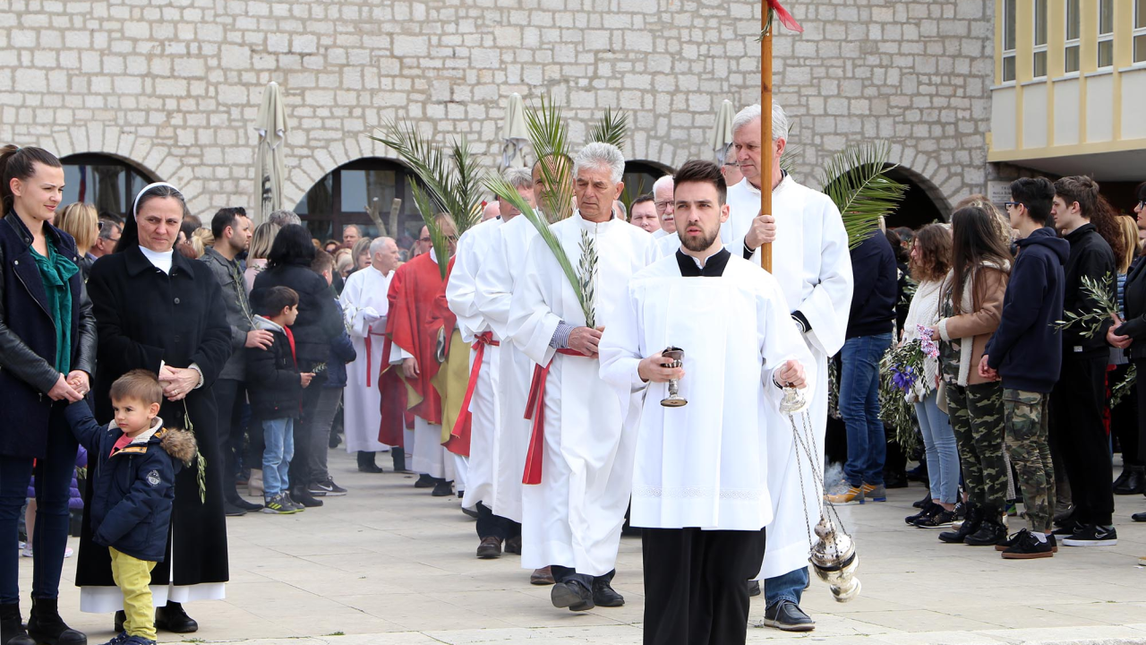 Biskup Rogić predvodit će misu na Cvjetnicu