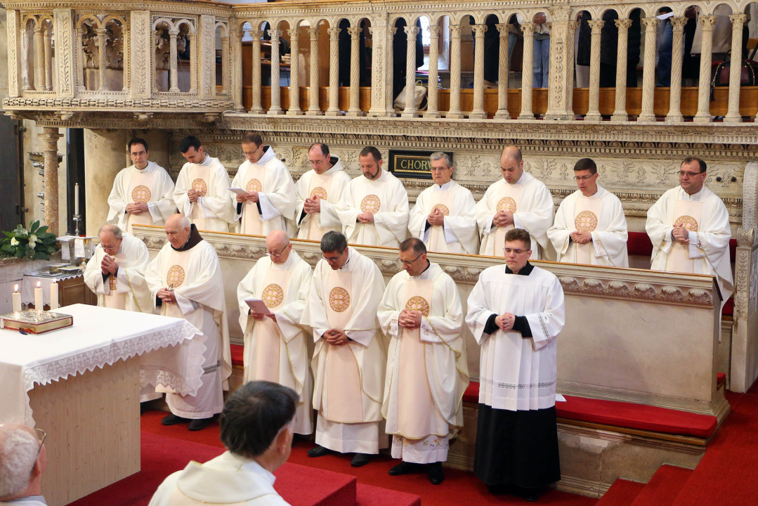 Jutros u katedrali biskup predvodio misu posvete ulja za krizme i bolesničko pomazanje