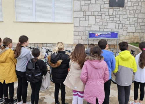 Fotografija 3 - Tribunjski četvrtaši od Općine dobili bicikle