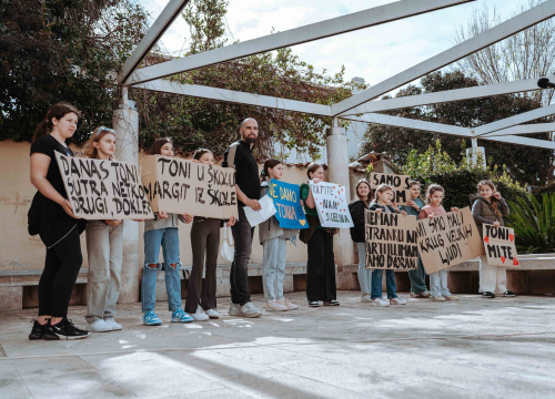 Fotografija 10 - Prosvjed za profesora Tonija Skelina: 'Doživio je ogromnu nepravdu, svi smo u stanju šoka'