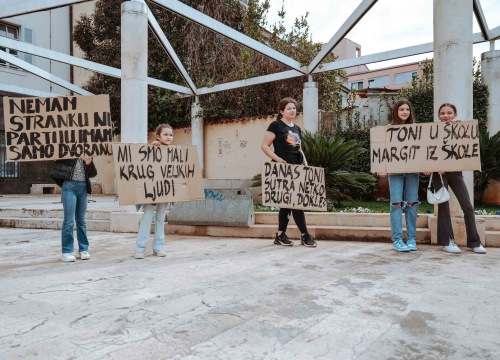 Fotografija 14 - Prosvjed za profesora Tonija Skelina: 'Doživio je ogromnu nepravdu, svi smo u stanju šoka'
