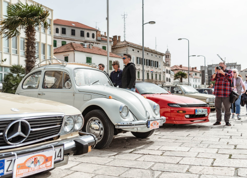 Fotografija 4 - Oldtimeri izazvali veliki interes među Šibenčanima