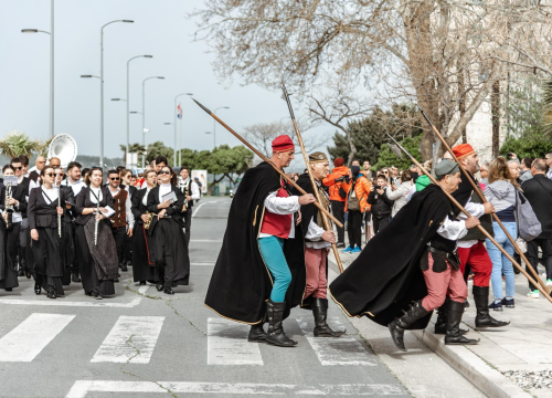 Fotografija 9 - Uskrsni doručak i ove godine privukao brojne Šibenčane, fritaja 'planula' u nekoliko minuta