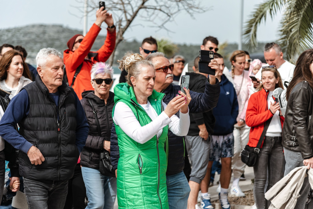 Uskrsni doručak i ove godine privukao brojne Šibenčane, fritaja 'planula' u nekoliko minuta