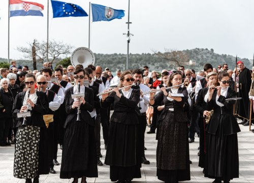 Fotografija 20 - Uskrsni doručak i ove godine privukao brojne Šibenčane, fritaja 'planula' u nekoliko minuta