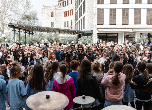 Fotografija 21 - Uskrsni doručak i ove godine privukao brojne Šibenčane, fritaja 'planula' u nekoliko minuta
