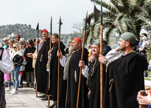 Fotografija 14 - Uskrsni doručak i ove godine privukao brojne Šibenčane, fritaja 'planula' u nekoliko minuta