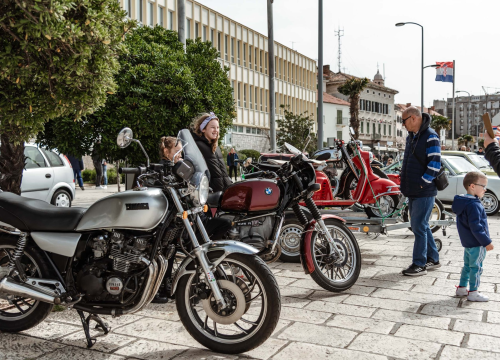 Fotografija 3 - Oldtimeri izazvali veliki interes među Šibenčanima